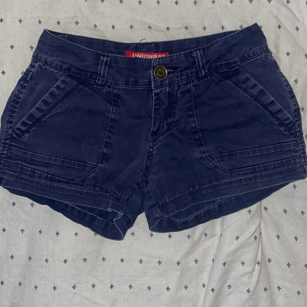 $3 navy shorts. Size: 0 but fits like 00.